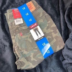 Boys camo jogger NWT LEVI’s